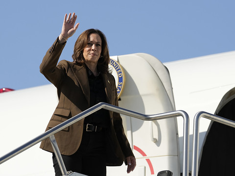 Harris accuse Trump de dérobades sur son bilan médical