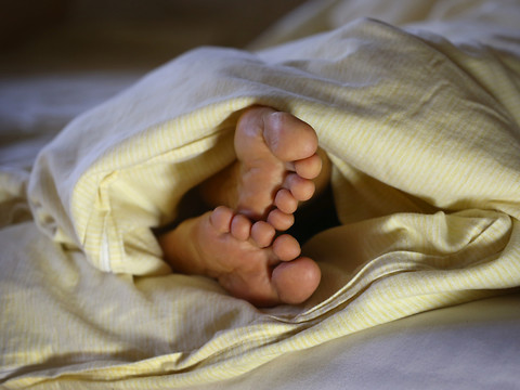 La majorité des Suisses ne s'endorment pas sans leur portable