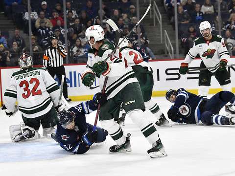 Un sans-faute pour Winnipeg et Nino Niederreiter