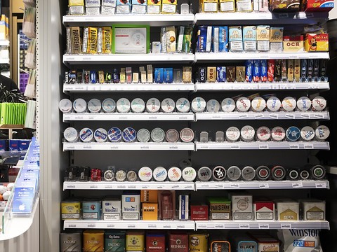 Cigares, cigarillos et snus coûteront plus cher dès 2025 en Suisse