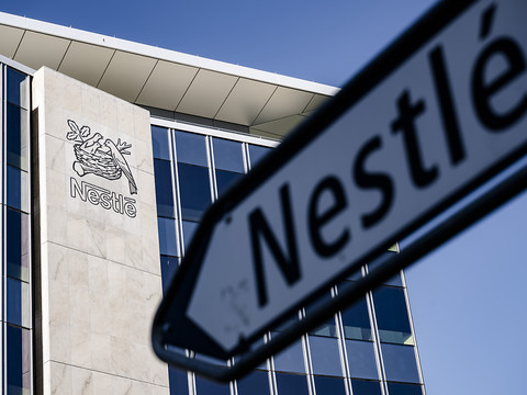 Nestlé avec des recettes en repli sur neuf mois