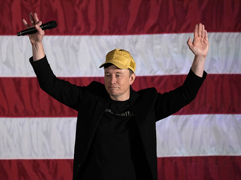 Musk organise des réunions publiques pour soutenir Trump