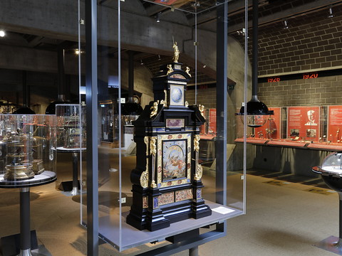 Une horloge papale du 17e siècle au MIH à La Chaux-de-Fonds (NE)