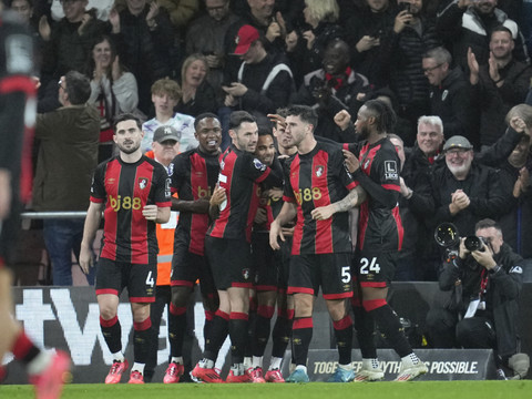 Premier League: les Gunners battus