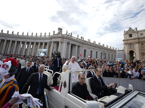 Le pape proclame 14 nouveaux saints dont les 