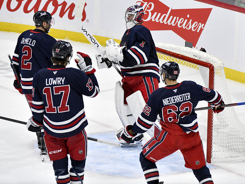 Niederreiter et Fiala marquent dans la cage vide