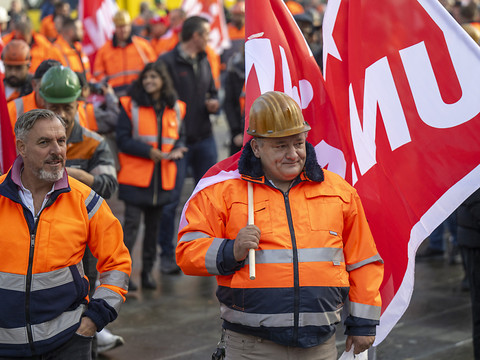 Licenciements chez Stahl: manifestation sur la Place fédérale