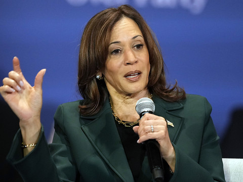 A J-15, Kamala Harris courtise les conservateurs modérés