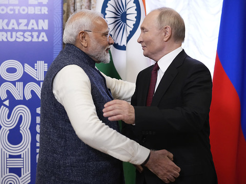 Face à l'Occident, Poutine affiche son entente avec les Brics