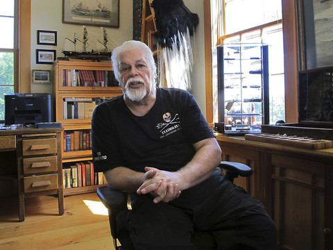Le militant Paul Watson maintenu en détention au Groenland