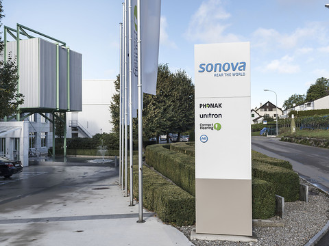 Sonova réorganise ses activités en Suisse
