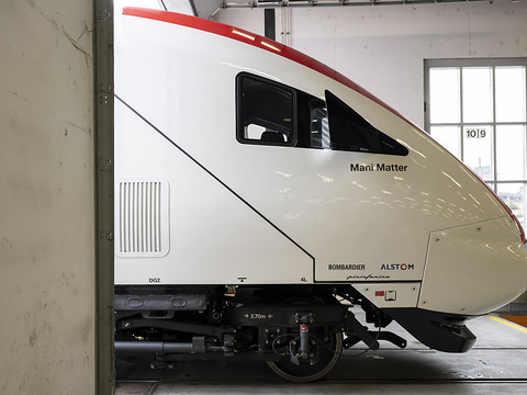 CFF: présentation du premier train ICN entièrement rénové