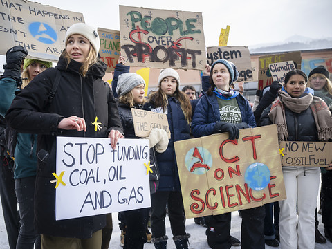 WEF 2023: interdiction abusive d'une marche pour le climat