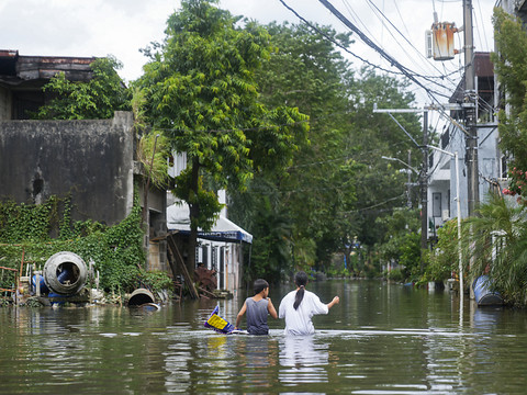 Tempête Trami: villes submergées aux Philippines, plus de 60 morts