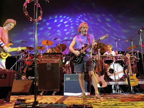 Le groupe de rock Grateful Dead ont perdu leur bassiste