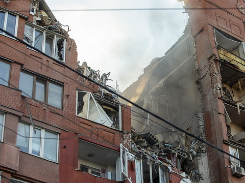 Cinq  morts et 20 blessés dans une attaque russe à Dnipro