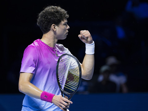 Ben Shelton remporte un tie-break improbable