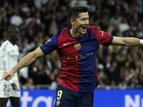 Le FC Barcelone fesse le Real Madrid à Bernabeu