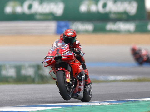 Bagnaia s'impose devant Martin en MotoGP