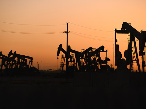 Le pétrole plonge, après les frappes israéliennes sur l'Iran