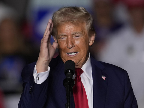 Trump se défend d'être 