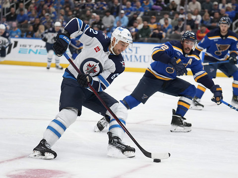 Une première défaite pour Winnipeg et Nino Niederreiter