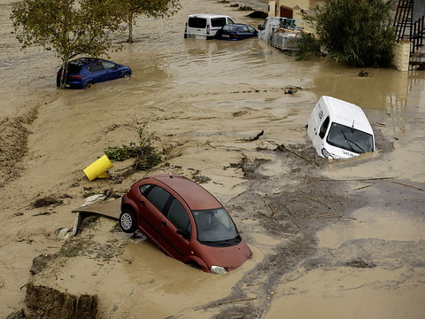 Violentes inondations en Espagne: plusieurs corps retrouvés