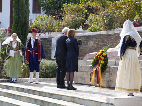 Crimes nazis: Frank-Walter Steinmeier demande pardon à la Grèce