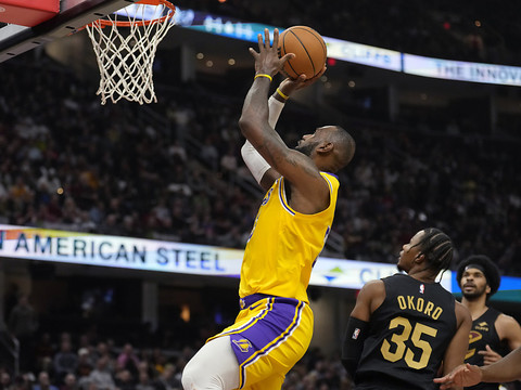 LeBron James appelle à voter Kamala Harris