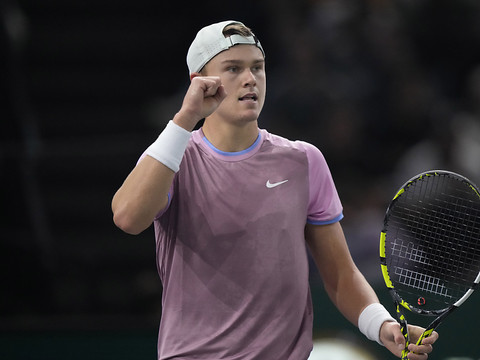Rune sort De Minaur et garde espoir