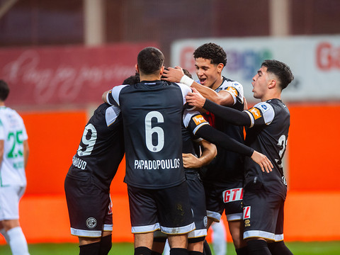 Lugano rejoint Zurich en tête de la Super League