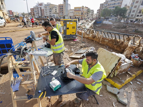 Sánchez annonce un premier plan d'aide de 10,6 milliards d'euros