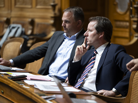 Soutien de justesse au regroupement familial en commission