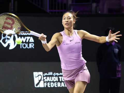 Zheng rejoint Sabalenka et Gauff en demi-finales
