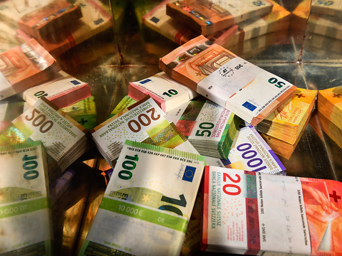 Deux hommes accusés par le MPC de blanchiment d'argent