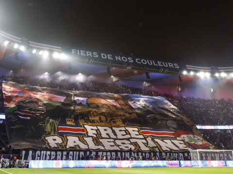 Tifo pro-palestinien: la FFF et le PSG convoqués vendredi à Beauvau