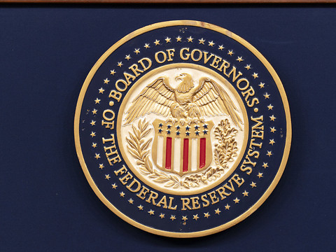 La Fed abaisse ses taux d'un quart de point, à 4,50-4,75%