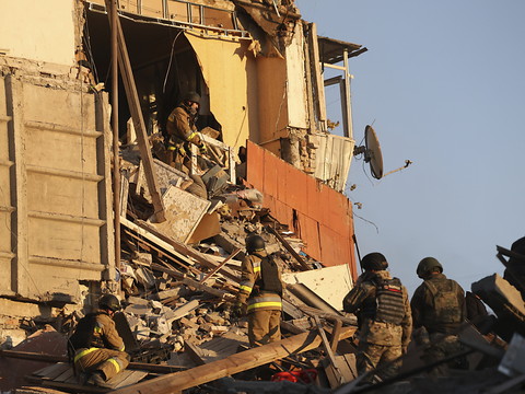 Ukraine: au moins 25 blessés après une frappe russe à Kharkiv