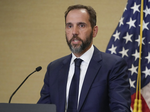 Annulation des prochaines échéances dans la procédure contre Trump