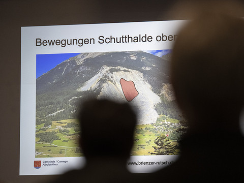 Une avalanche de roches menace Brienz, évacuation en vue