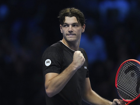 Fritz domine Medvedev en deux sets au Masters