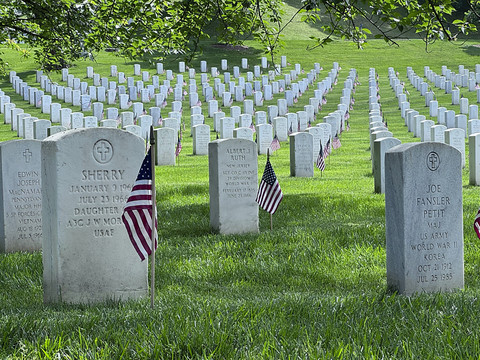 11-Novembre américain: Biden avec Harris au cimetière d'Arlington