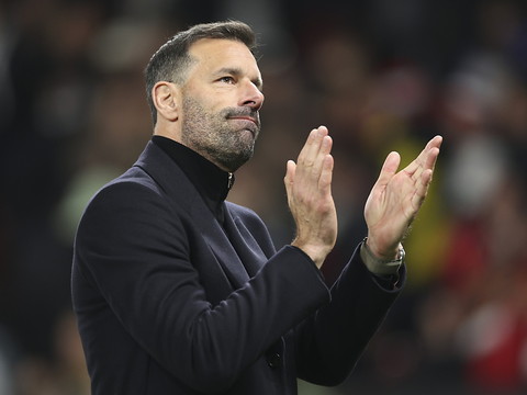 Manchester United: Ruud van Nistelrooy s'en va