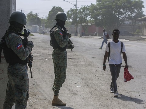 Avion de ligne à destination de Port-au-Prince touché par des tirs