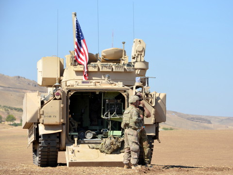 Les États-Unis frappent des cibles liées à l'Iran en Syrie