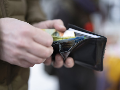 Le revenu moyen des ménages était de 6902 francs en 2022