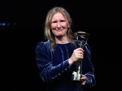 La Britannique Samantha Harvey, lauréate du Booker Prize 2024