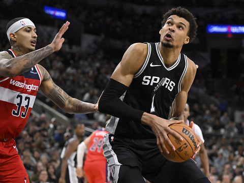 Victor Wembanyama assomme Washington