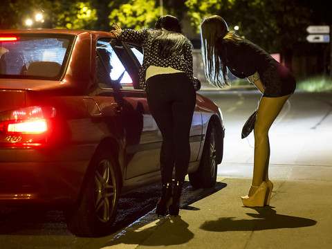 Prostitution: la Suisse n'échappe pas à la violence, dit une étude