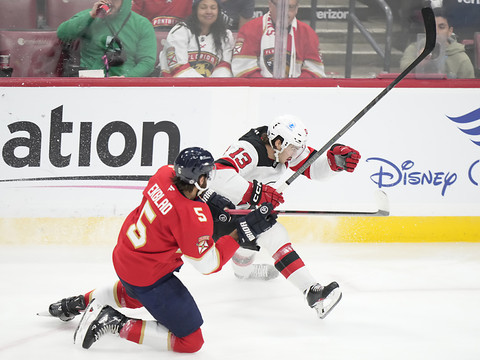 Trois assists pour Hischier, McDavid atteint les 1000 points